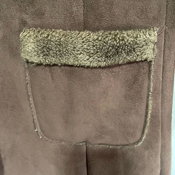 Rothschild Girls coat. Size 10-12. Sueded outer with faux fur trim and lining - Picture 6 of 8